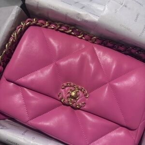 Chanel Fuchsia Quilted Shoulder Bag with Gold Chain